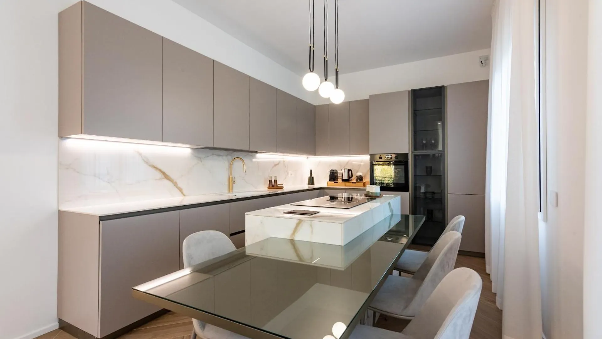 White House Villa Con Posti Auto Milano