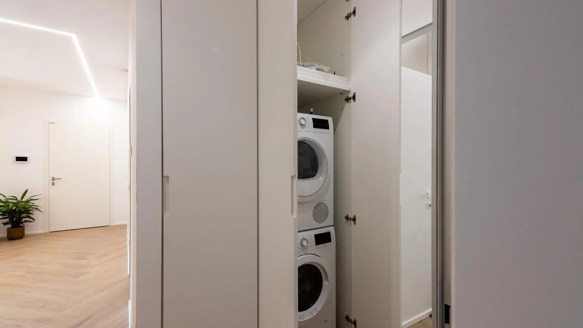 Apartamento White House Villa Con Posti Auto Milano