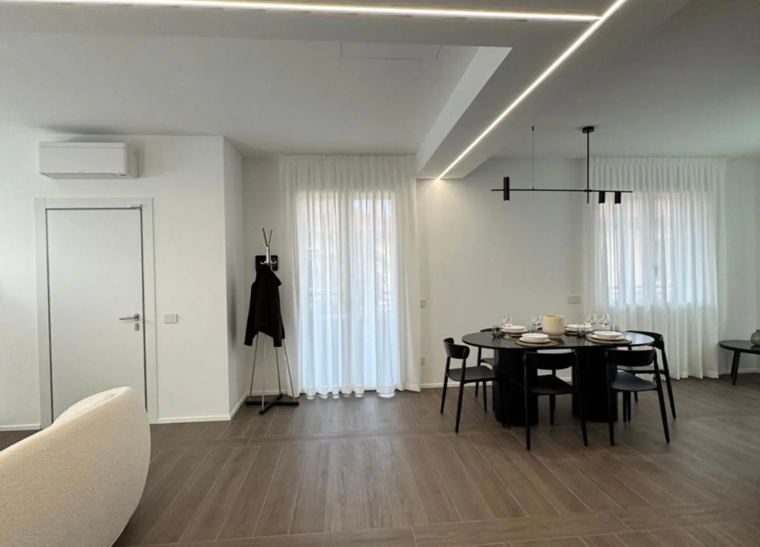 White House Villa Con Posti Auto Milano Apartamento